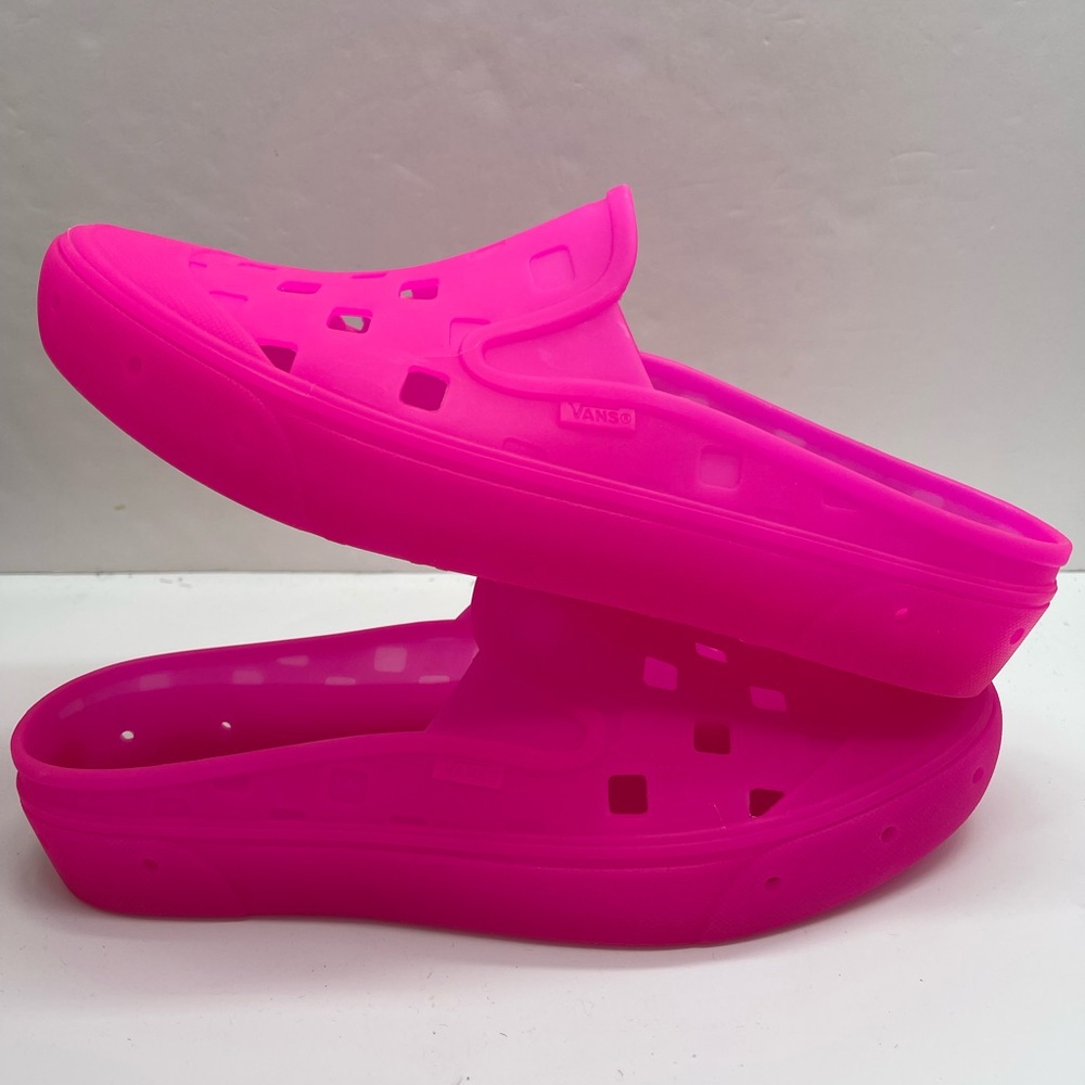Vans Men’s Slip-On Mule Trk
Hot Pink
VN0005V8AFJ Vibrant Pink Slip-On Clogs - Picture 16 of 16